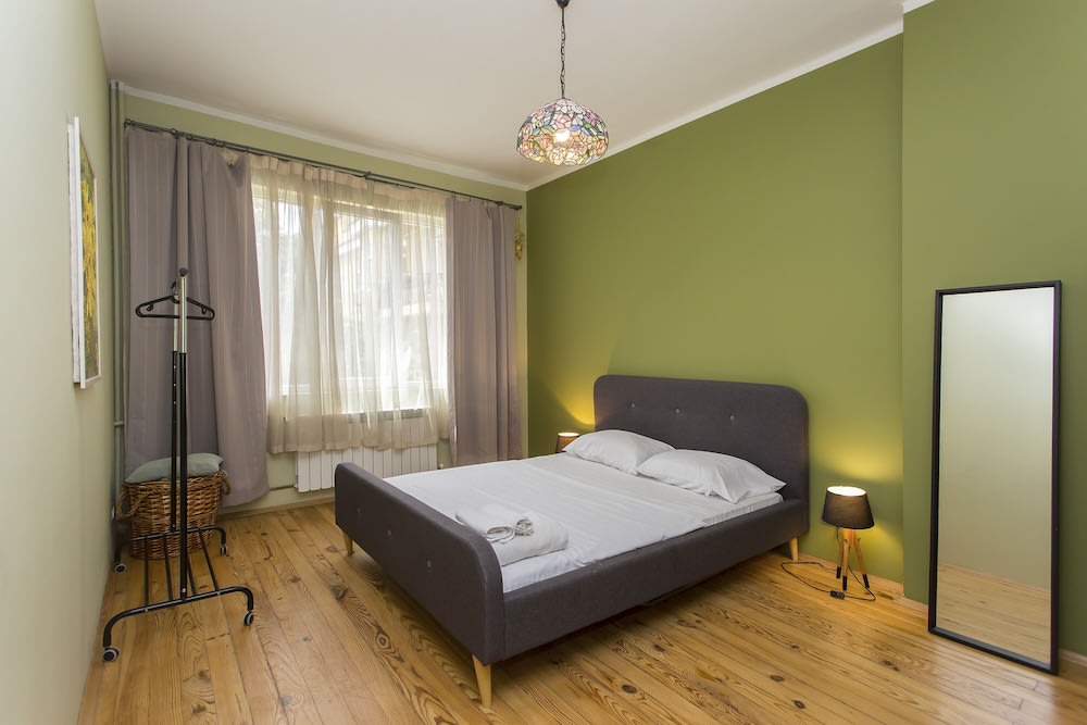 Colorful 2BDR Apartment in the City Center 1