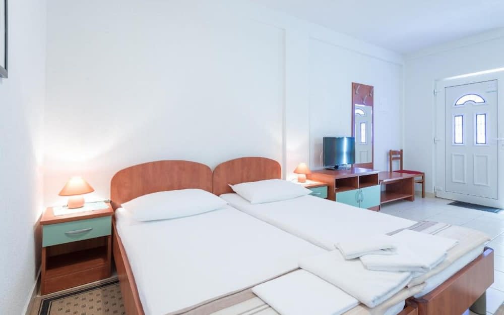 Villa Borna Apartments with Free Parking 4