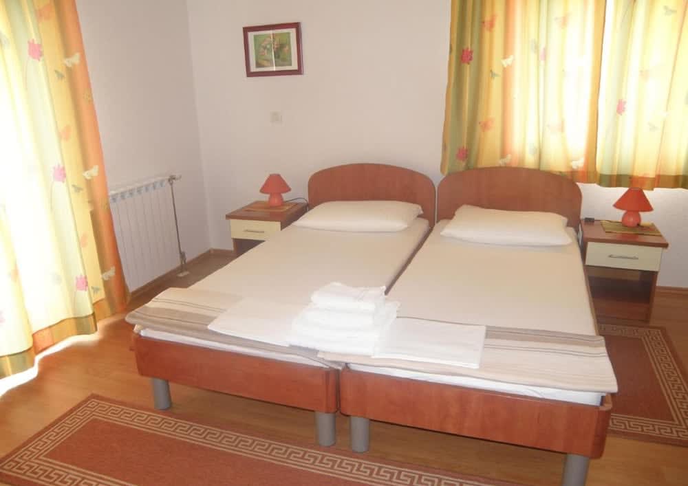Villa Borna Apartments with Free Parking 3