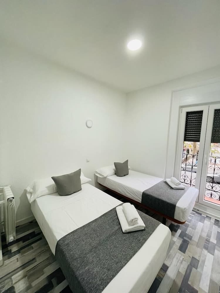 HOSTAL Noche y Dia 3