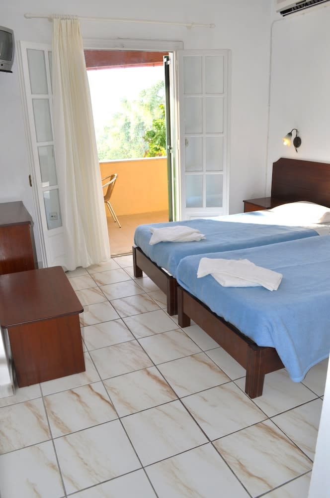 Apartments Maria with Amazing Pool - Agios Gordios Beach 2