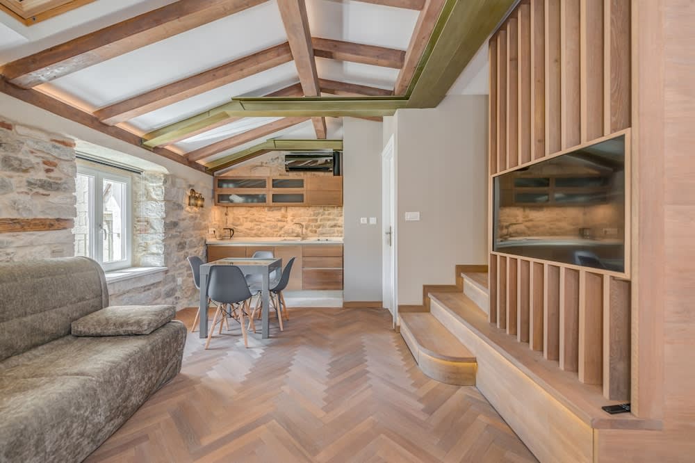 Palace Luxury Retreat 2