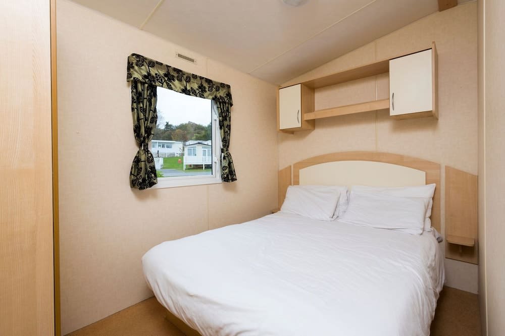 Whitecliff Bay Holiday Park 1