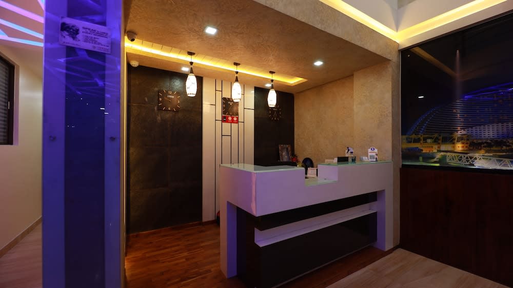 Silver Suite 2