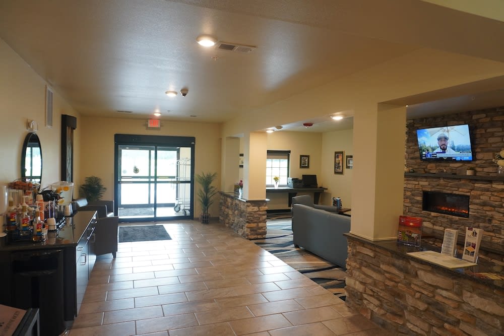 Comfort Inn & Suites Medina NY near Erie Canal 2