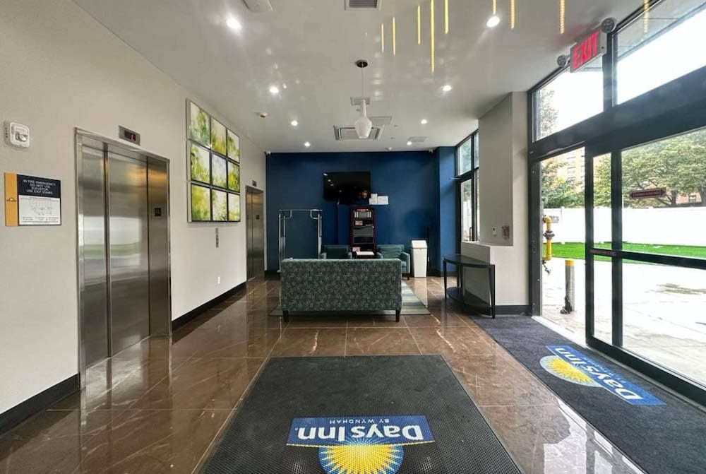 Days Inn by Wyndham Brooklyn / Eastern Parkway 1