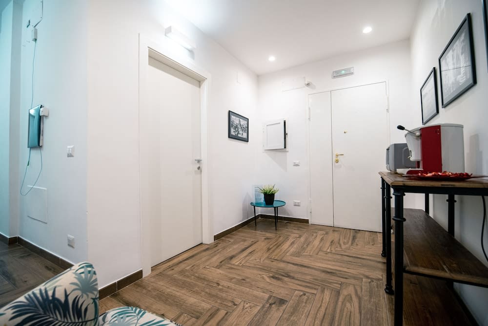 HUB FERROVIARIO - 12 Posti Letto per il Tuo Gruppo a Napoli con Wifi e Netflix 2