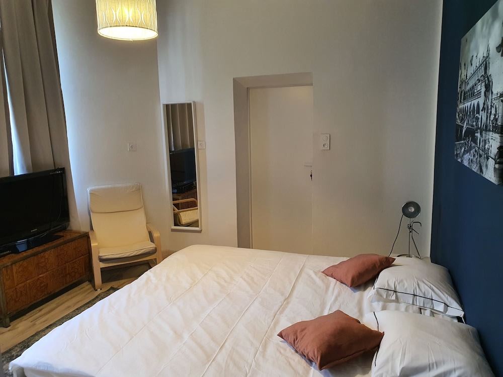 AMEN Aparthotel Curie 8 4