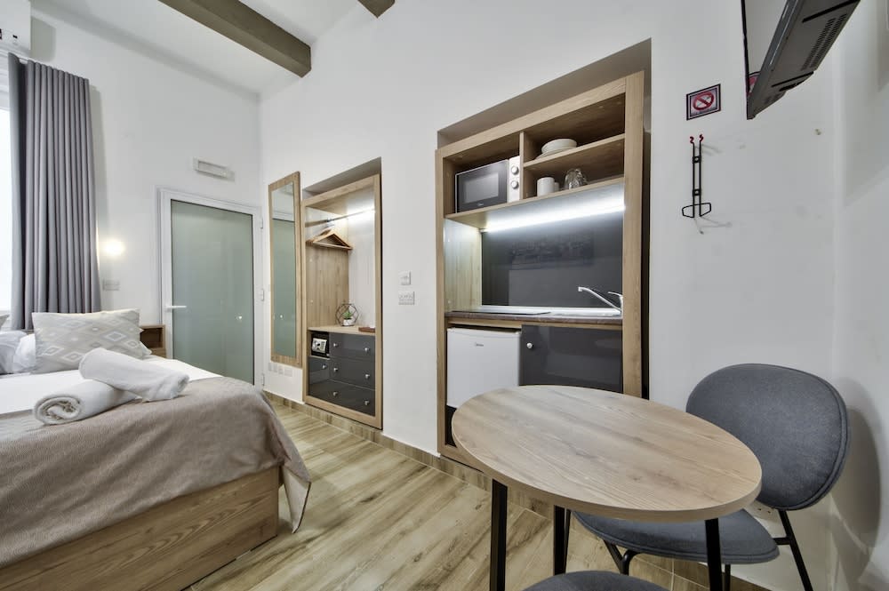 Tritoni Mini Studios - Valletta 5