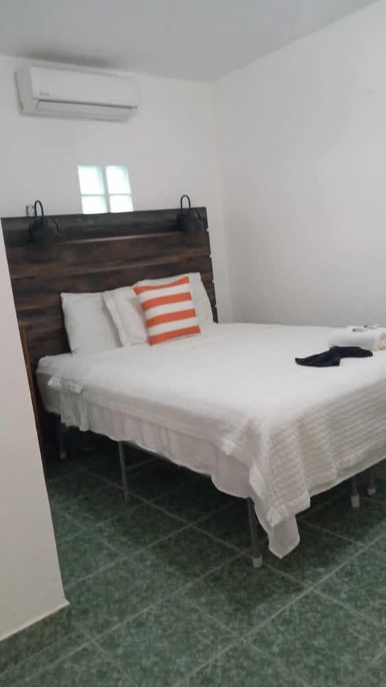 Club Rooms At Popeyes Beach Resort 2