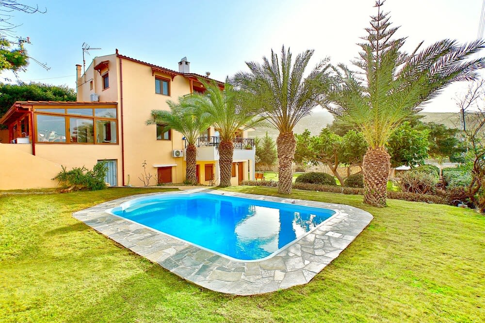 Villa Karteros with private pool 1