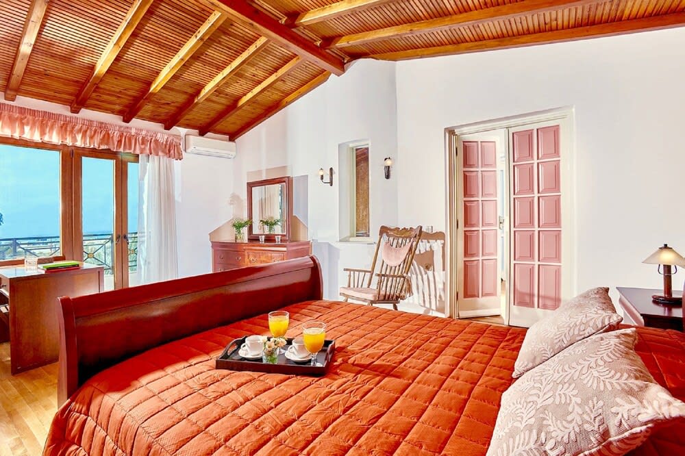 Villa Karteros with private pool 2