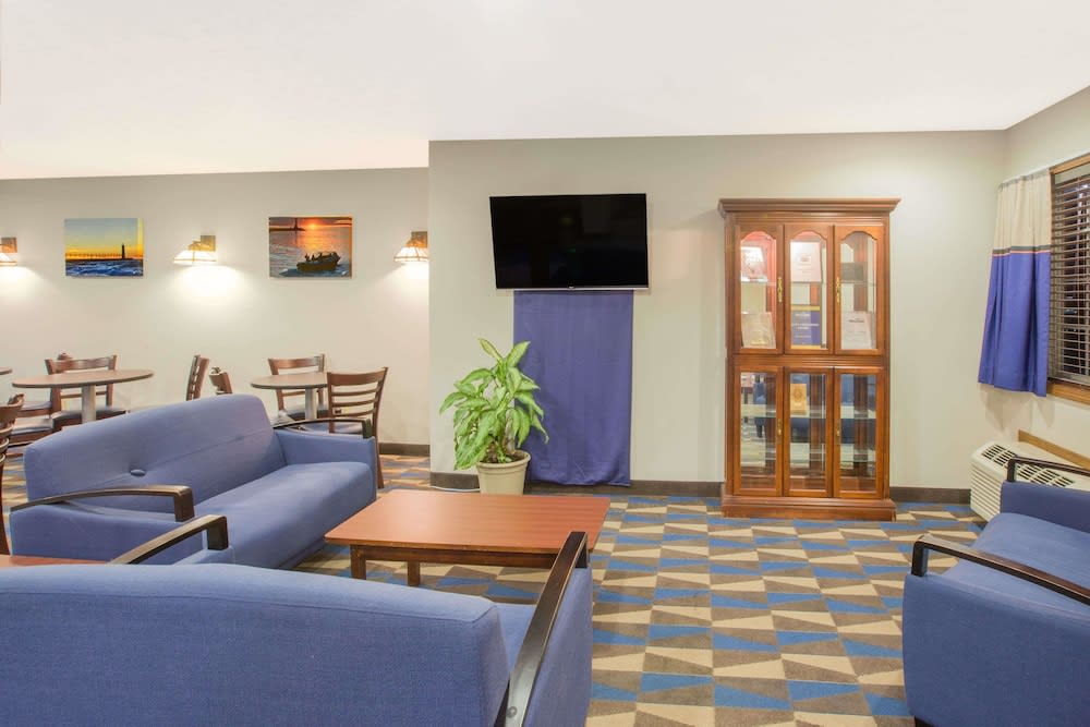 Microtel Inn and Suites Manistee 2