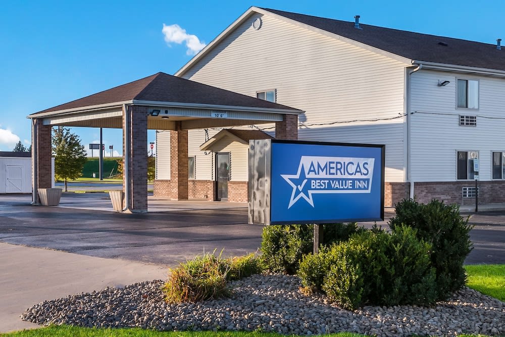 Americas Best Value Inn-Wenona 1