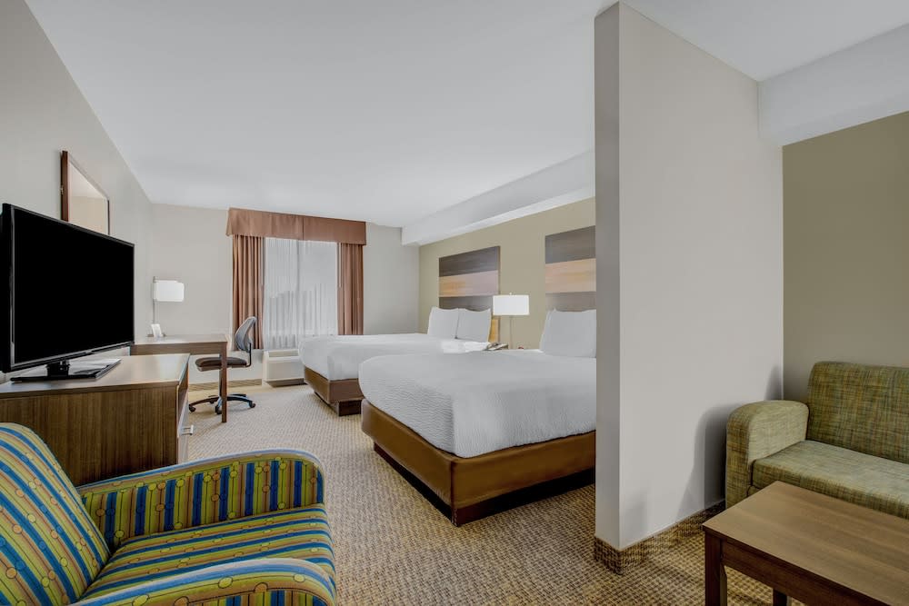 Days Inn & Suites by Wyndham Lindsay 1