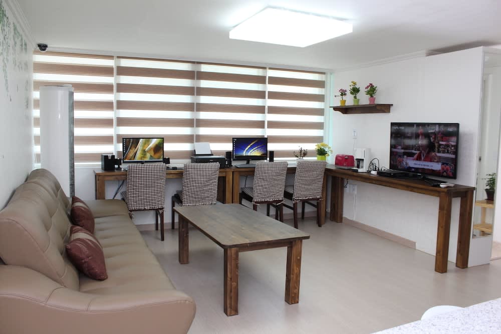 Wow Hills Guest House 1