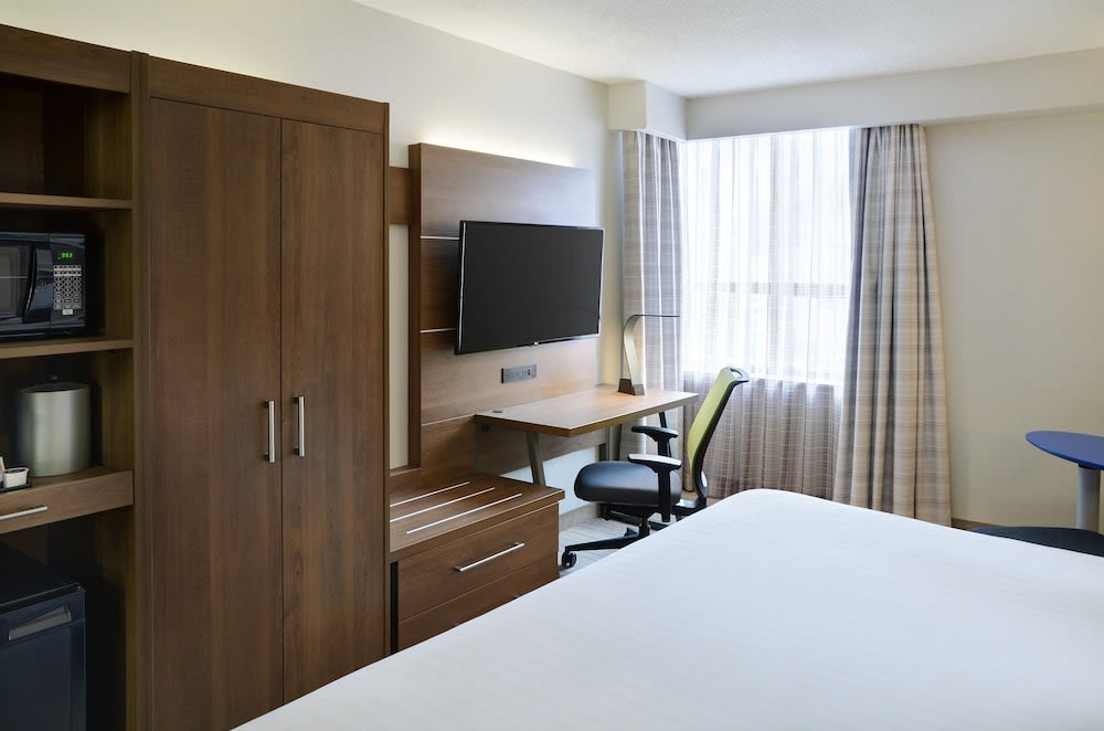 Holiday Inn Express TORONTO DOWNTOWN by IHG 2