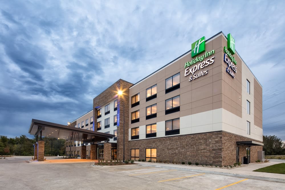Holiday Inn Express & Suites EAST PEORIA - RIVERFRONT by IHG 1