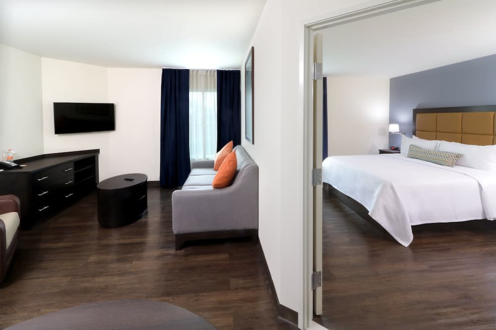 Candlewood Suites CELAYA by IHG 1