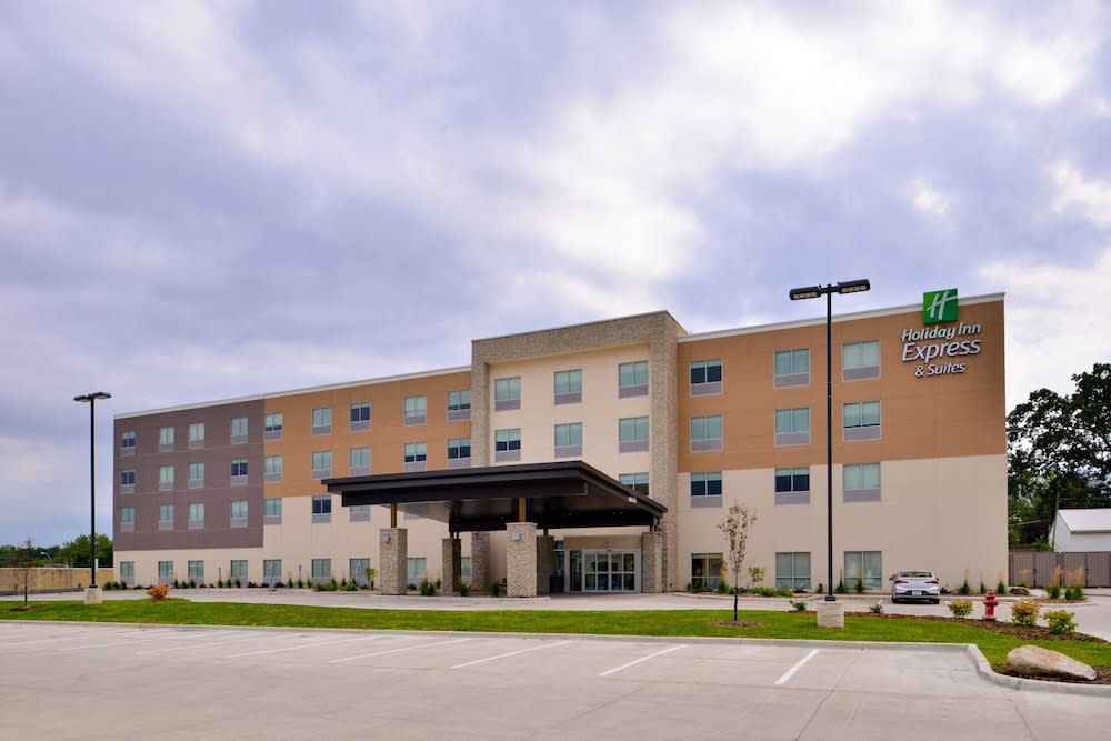 Holiday Inn Express & Suites OTTUMWA by IHG 1