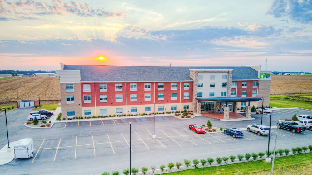Holiday Inn Express & Suites Remington by IHG 1