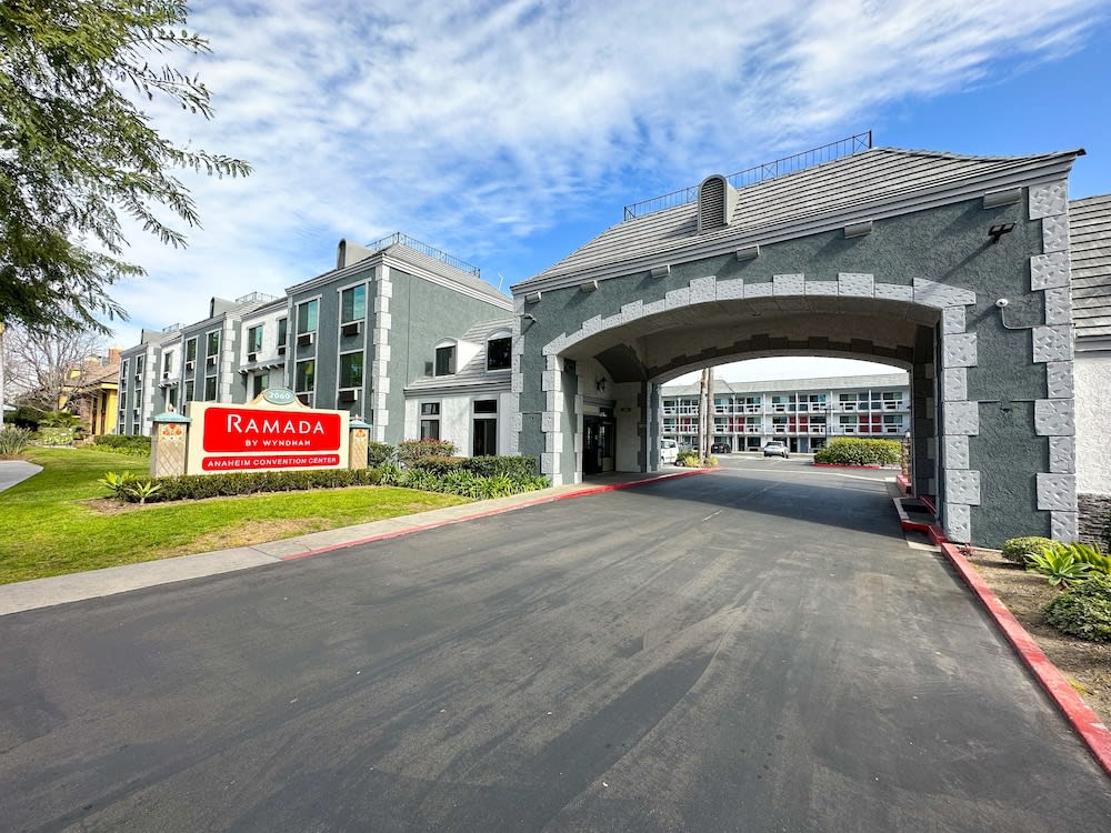Ramada by Wyndham Anaheim Convention Center 1