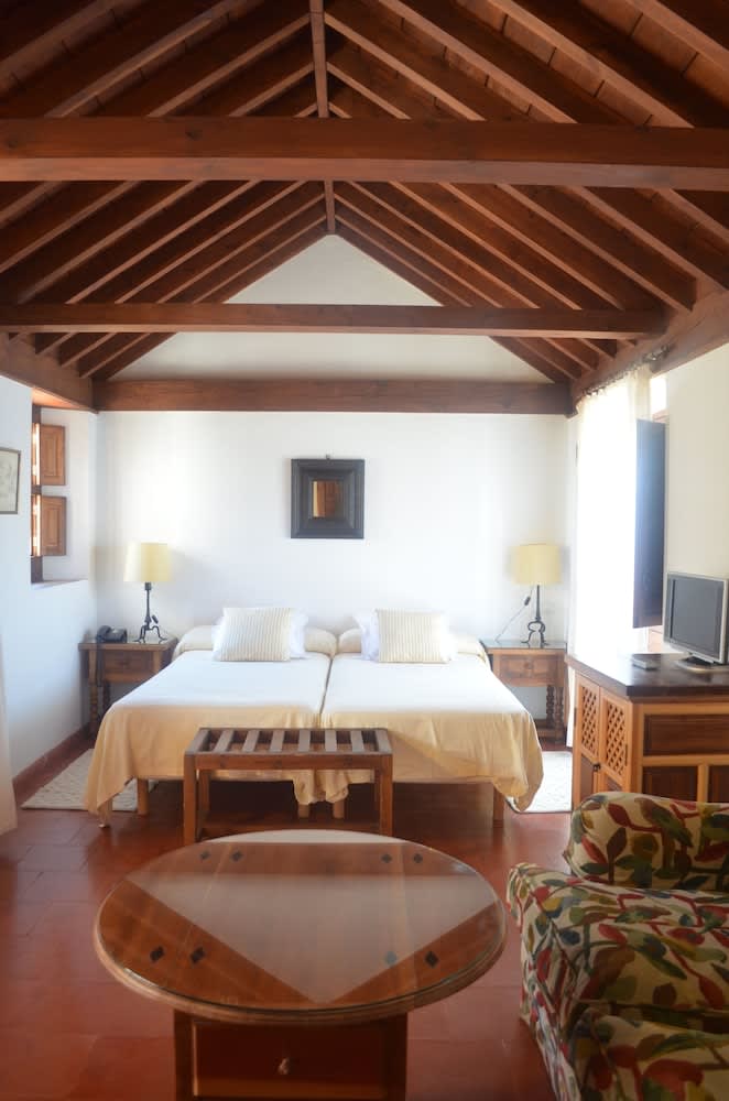 Hotel Santa Isabel La Real 4