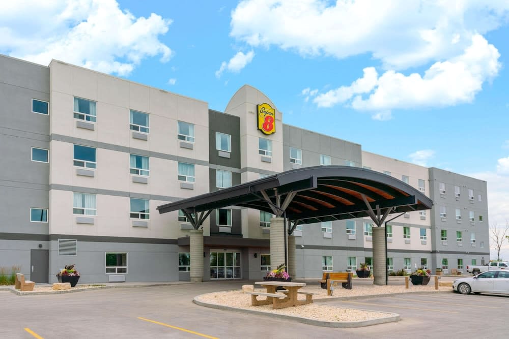 Super 8 by Wyndham Winnipeg East MB 1