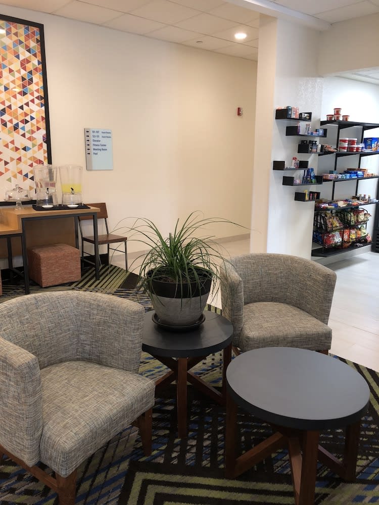 Holiday Inn Express Metropolis by IHG 2