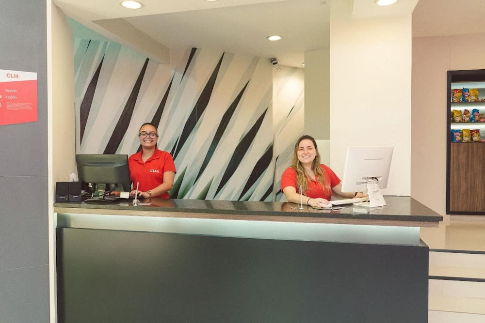 CLH Suites Domingos Ferreira 2