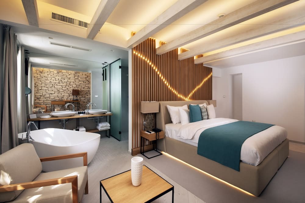 Lazure Hotel & Marina 4