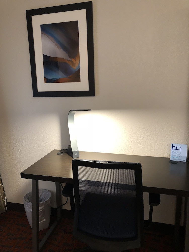 Holiday Inn Express Metropolis by IHG 5