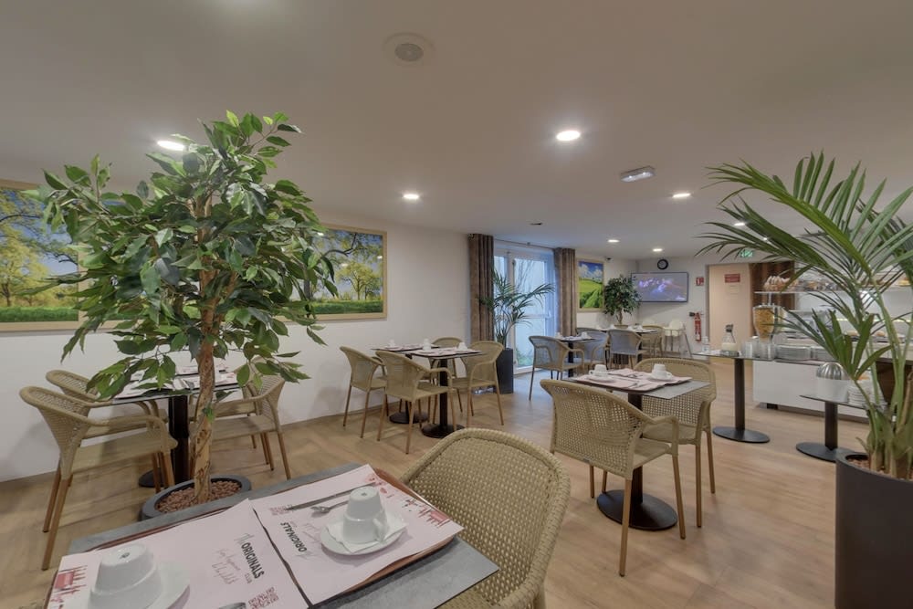 Hotel The Originals Bernay Acropole 1