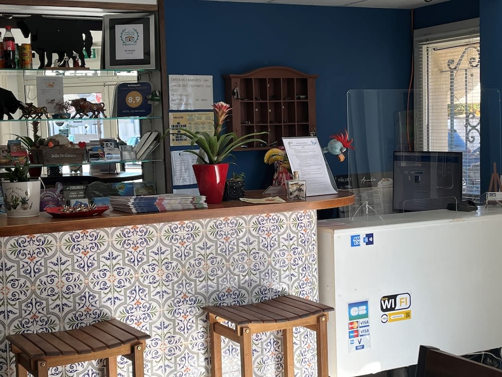 Hôtel Les Arcades 3