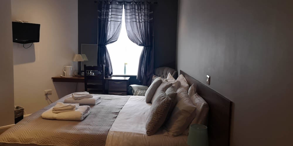 Barley Sheaf, Old Bridge Street EN SUITE ROOMS, ROOM ONLY 2