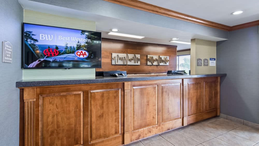 Best Western Plus North Canton Inn & Suites 3