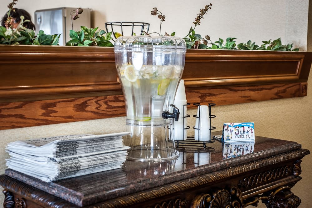 Best Western Plus North Canton Inn & Suites 4