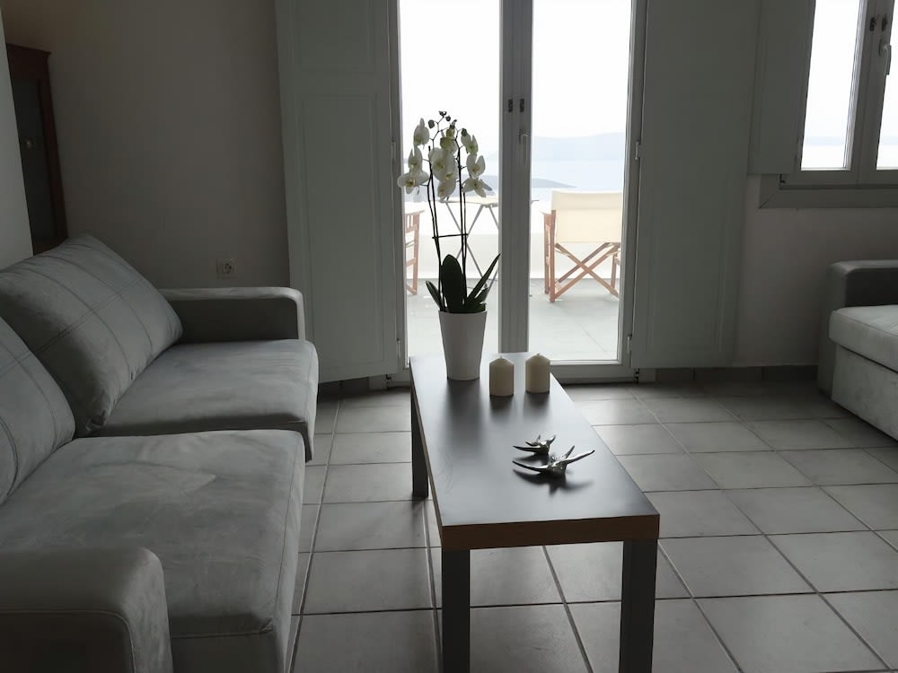 Santoriviera House 1