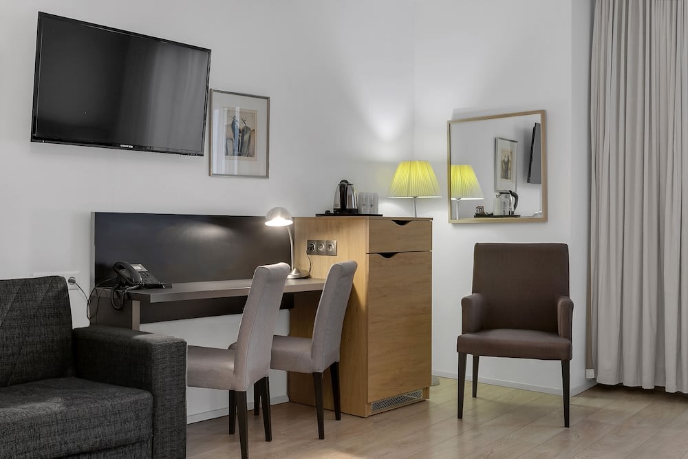 Aurora Hotel at Reykjavik-Keflavik Airport Terminal KEF 3