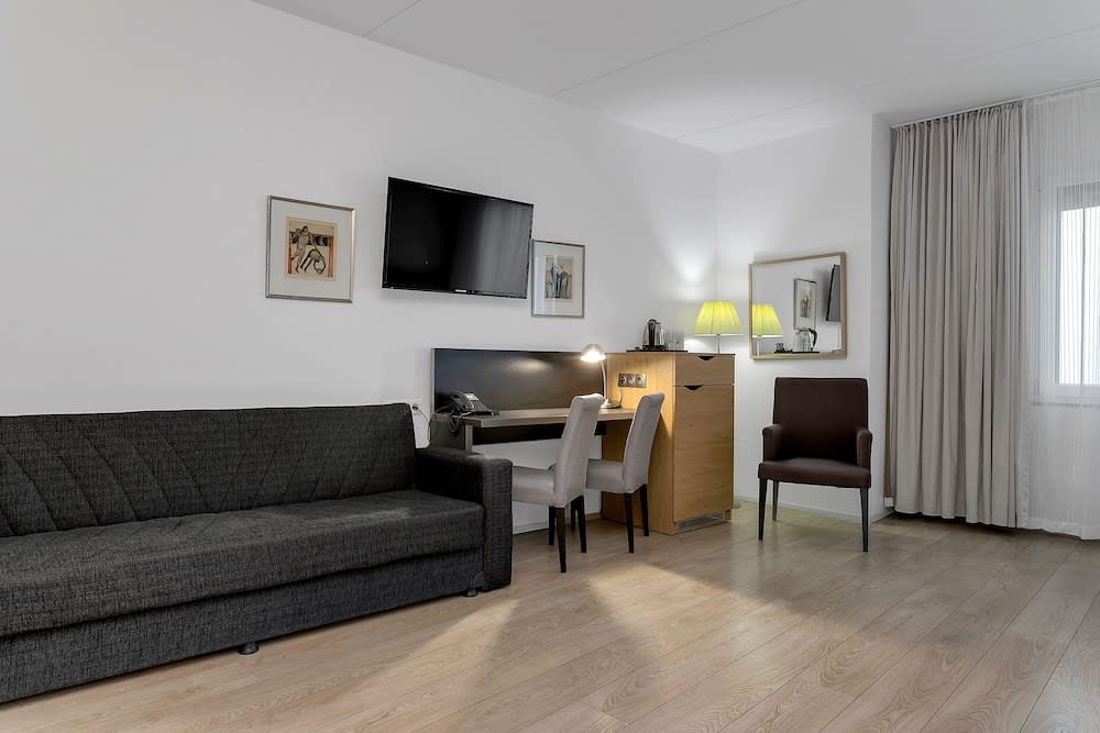 Aurora Hotel at Reykjavik-Keflavik Airport Terminal KEF 4