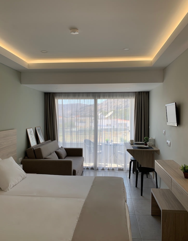 Pals Studios Pefkos 3