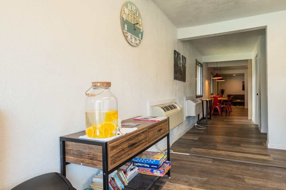 The Junction Hotel and Hostel 2