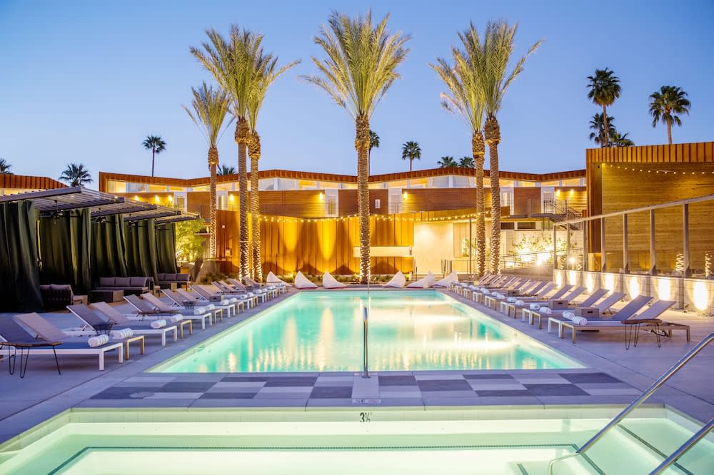 ARRIVE Palm Springs - Adults Only 1
