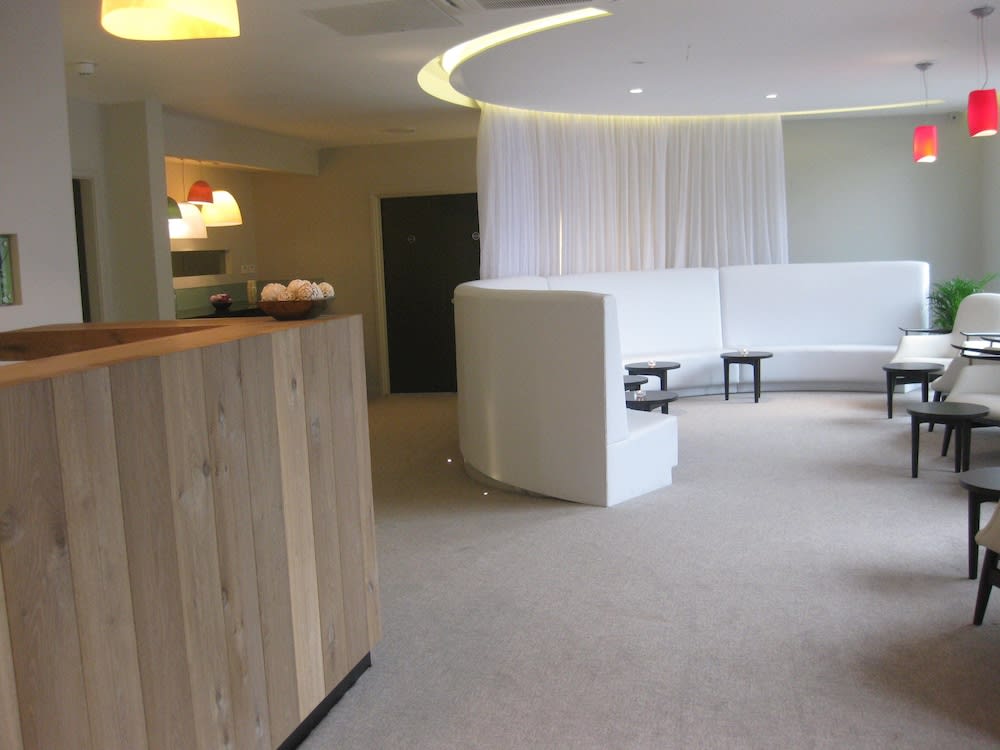 Axiom Park Hotel 2