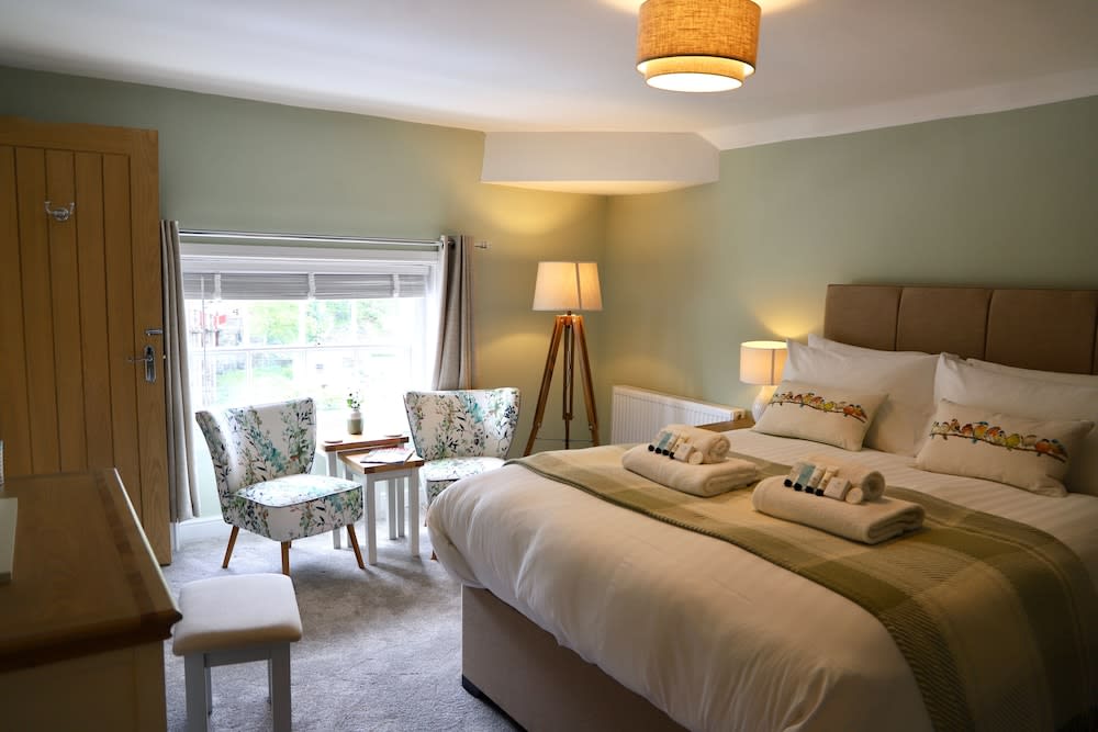 Bridgeside Rooms 1