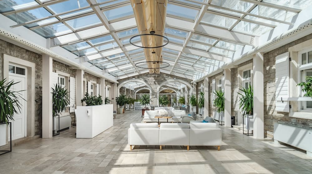 Lazure Hotel & Marina 2