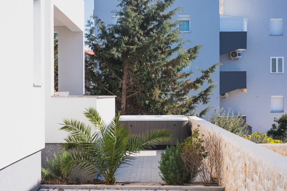 Tomana Apartment with Jacuzzi 1