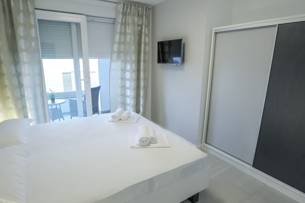 Tomana Apartment with Jacuzzi 3