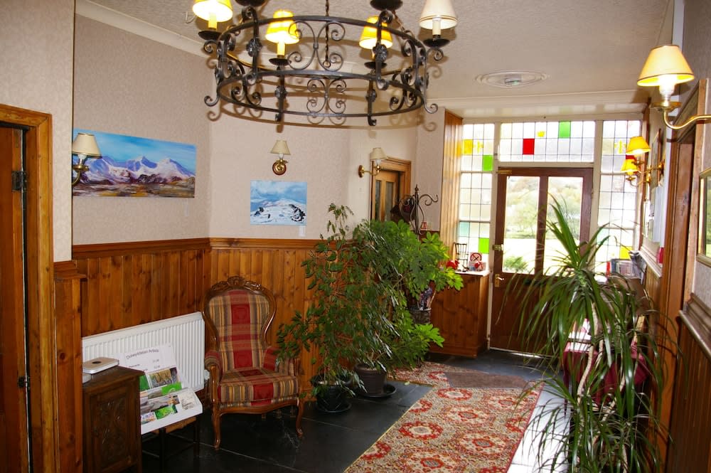 Elen's Castle Bed, Breakfast and Bar 2