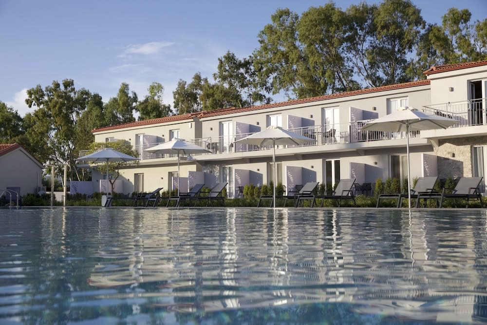 Paleros Beach Resort 1